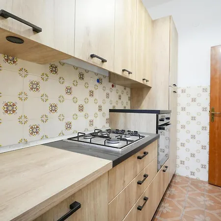 Apartment House ,torre Canne -sebastian
